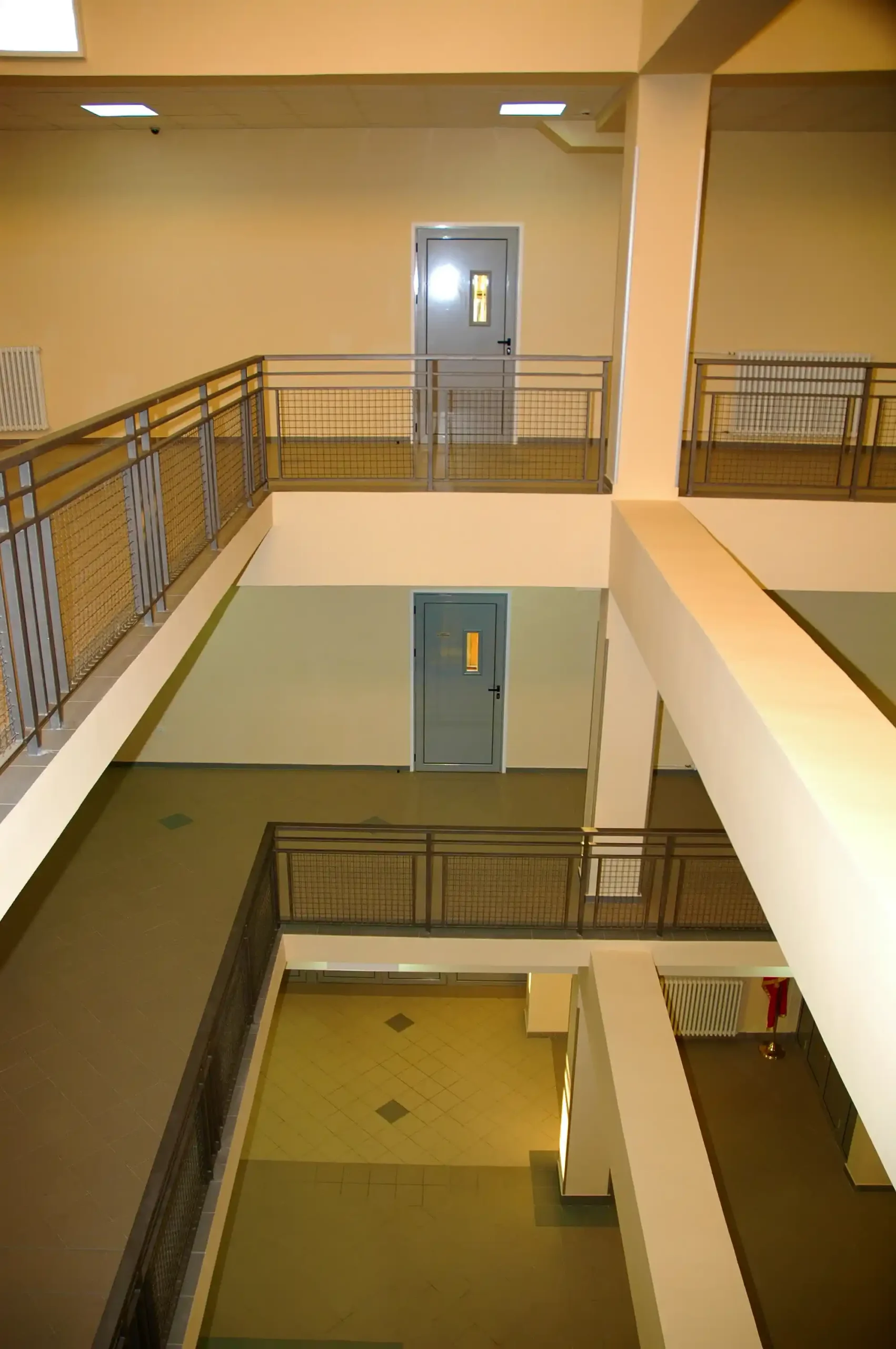 srednja ekonomska skola enterijer (1)