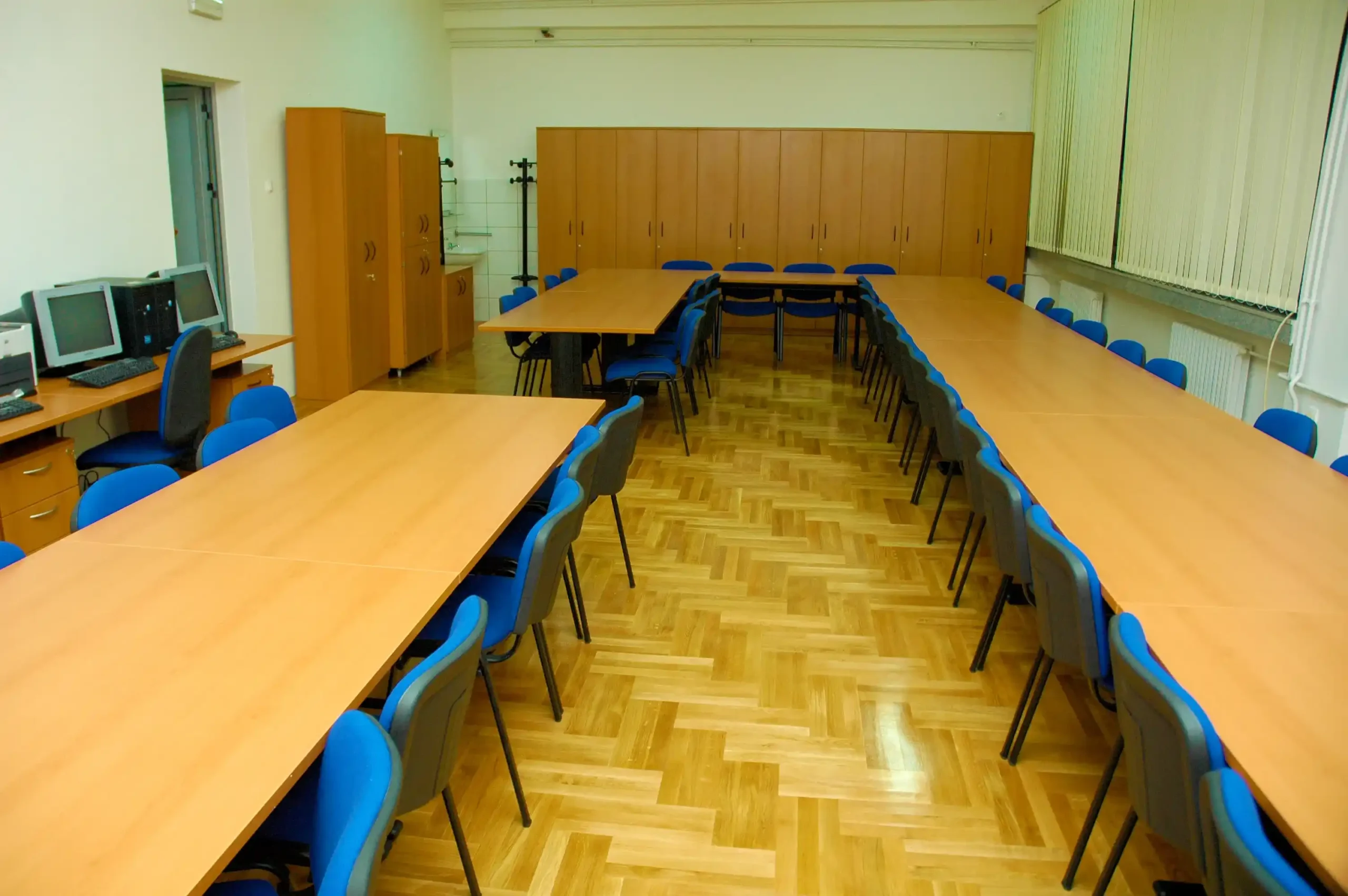 srednja ekonomska skola enterijer (11)