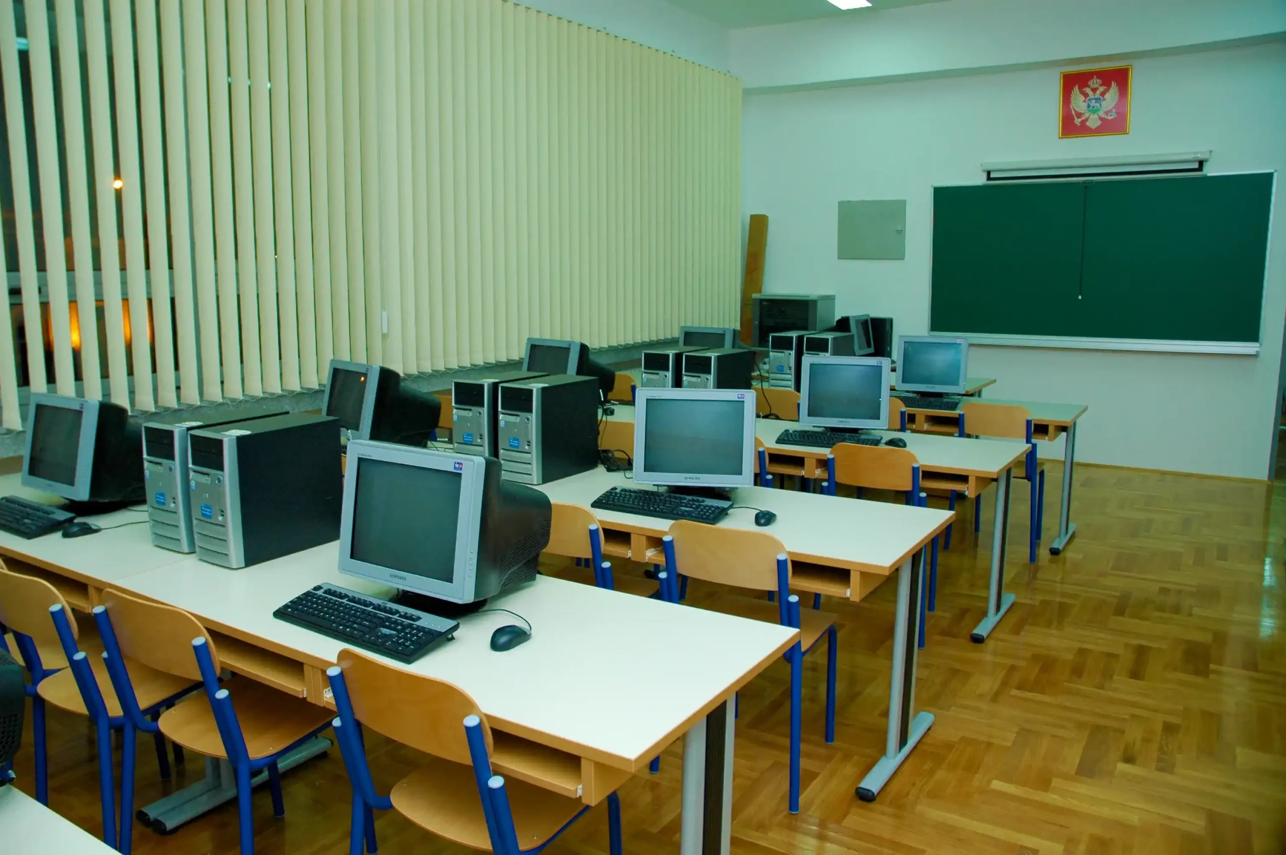 srednja ekonomska skola enterijer (12)