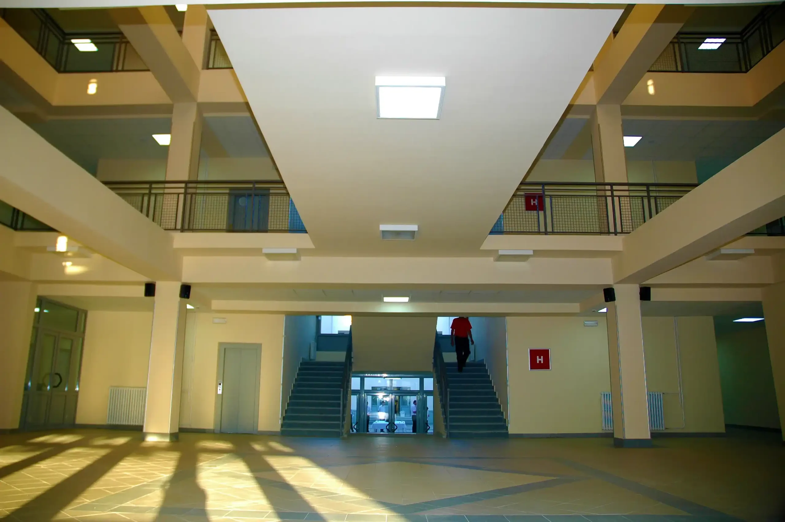 srednja ekonomska skola enterijer (15)
